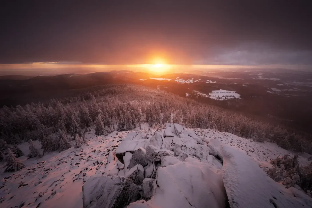 Krajinná fotografie Jeseníků při západu slunce Mlžné ráno v Jeseníkách – horská krajina