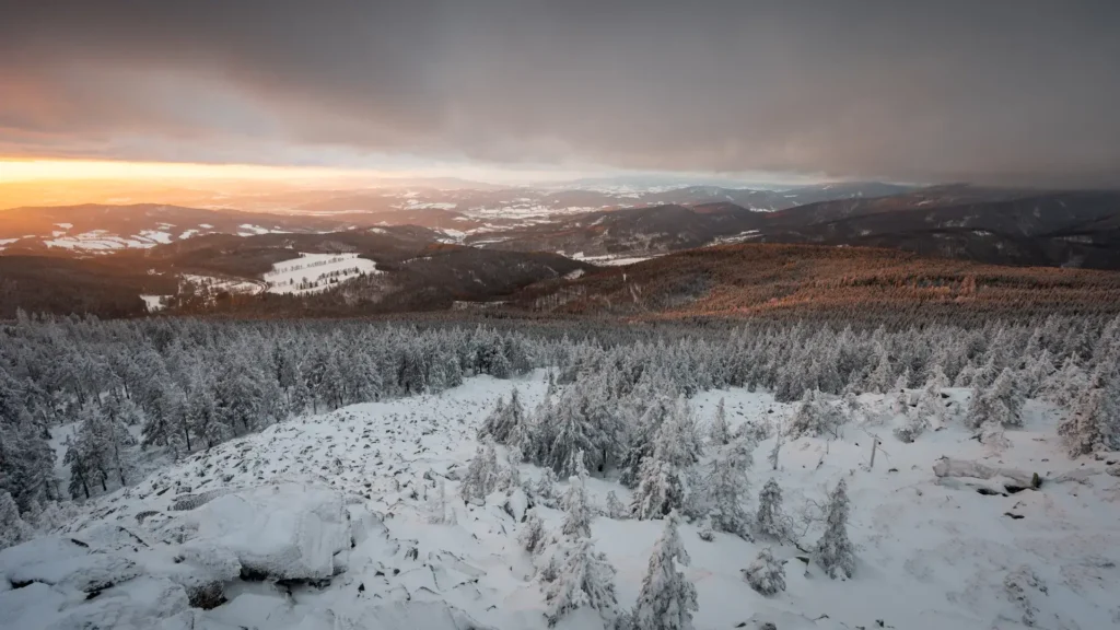 Krajinná fotografie Jeseníků při západu slunce Mlžné ráno v Jeseníkách – horská krajina