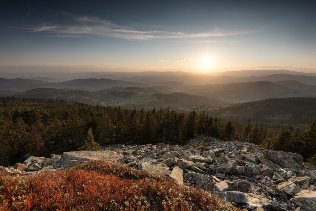 Krajinná fotografie Jeseníků při západu slunce Mlžné ráno v Jeseníkách – horská krajina