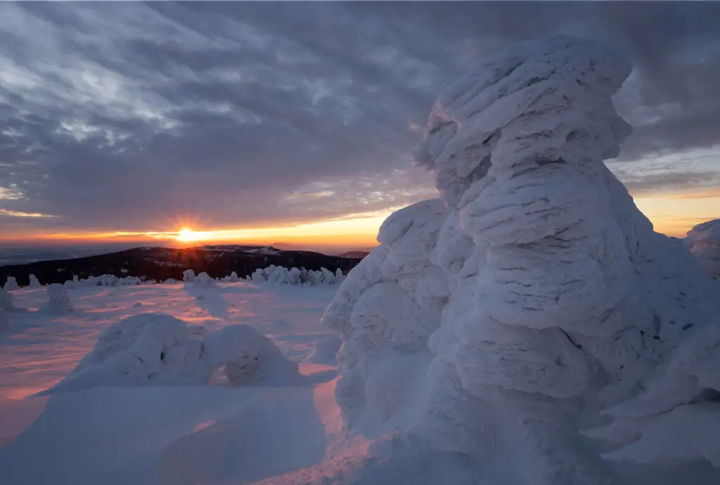 Klidná večerní scenérie Jeseníků při soumraku