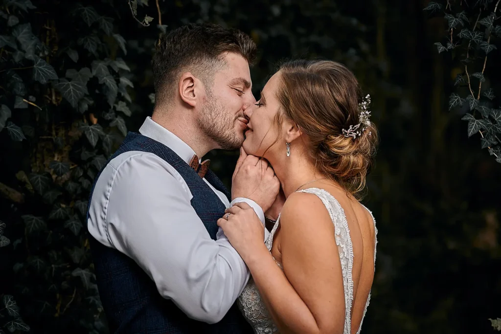 Svatební focení v Olomouci – polibek, fotograf Milan Samochin