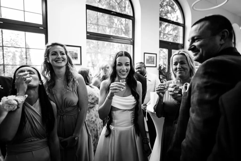 Svatební přípitek vesela